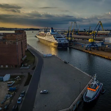 Zur Schwedenschanze 2 *